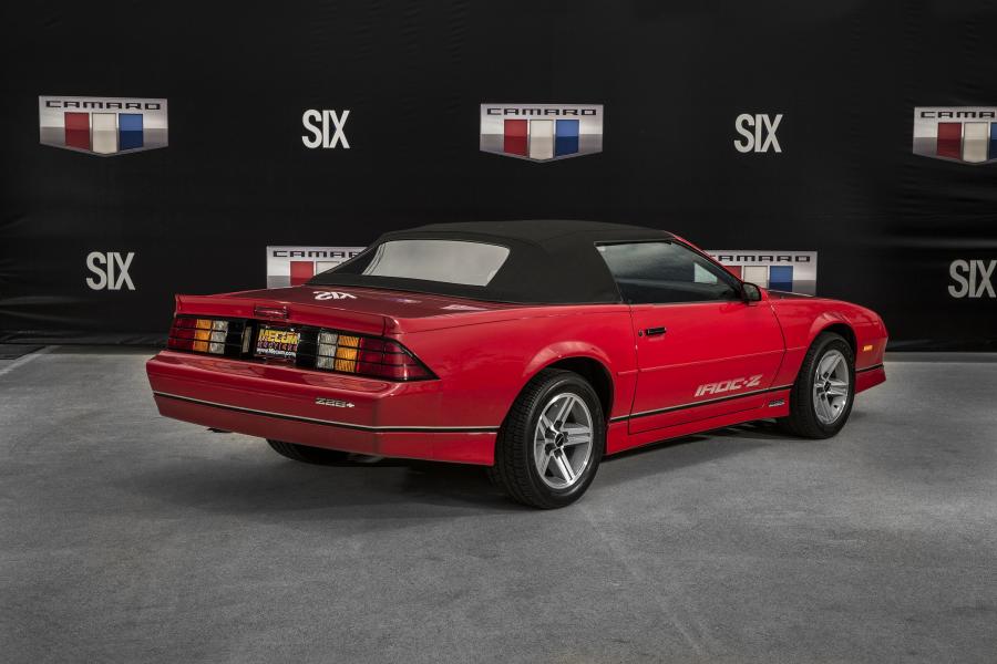  Chevrolet Camaro Z28 IROC-Z Convertible 1985 года  (фото 4 из 4)